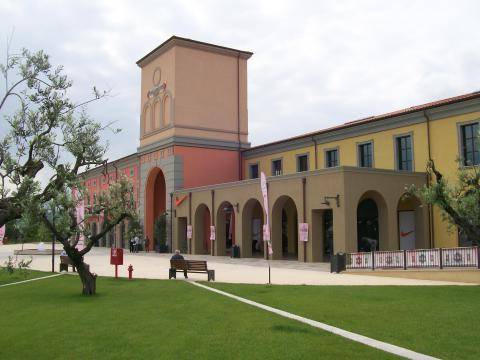 PESCARA. CENTRO VACCINALE ALL’OUTLET VILLAGE, IL PD: “SCELTA ILLOGICA, SI SCELGA SEDE IN CITTA'”