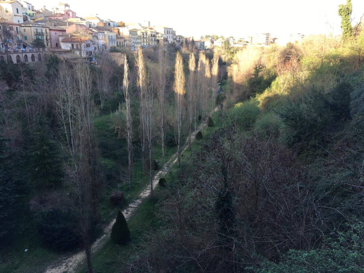 LANCIANO, VALLELATA E LEGAMBIENTE RIPULISCONO PARCO DIOCLEZIANO