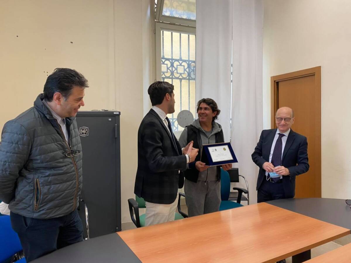 CHIETI, TARGA AL PILOTA ROBERTO PROFICO: “ESEMPIO PER LA CITTA'”