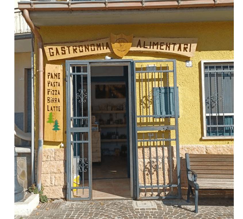 CAPITIGNANO, TENTATIVO DI EFFRAZIONE AL NEGOZIO DI ALIMENTARI: AL VAGLIO IMMAGINI DELLE TELECAMERE