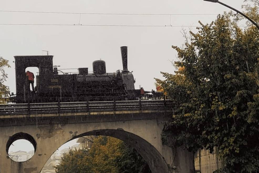 LANCIANO, SULLO STORICO TRACCIATO FERROVIARIO SPUNTA LA LOCOMOTIVA A VAPORE