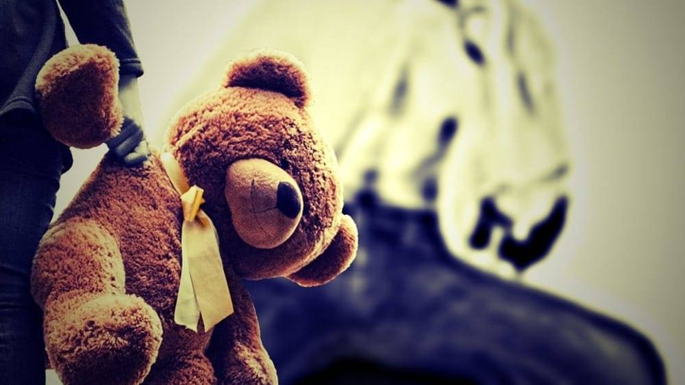L’AQUILA: 45ENNE MALTRATTA MOGLIE E FIGLIO, SCATTA L’ARRESTO