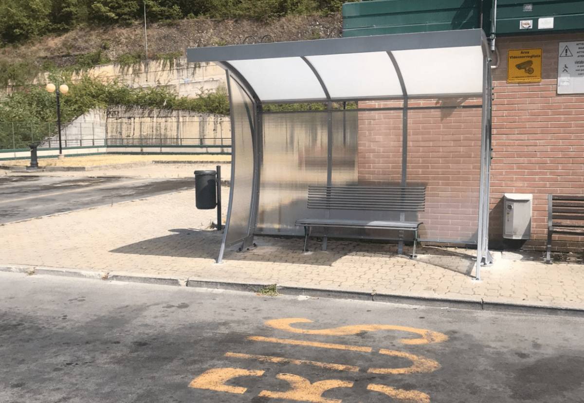 L’AQUILA, NUOVE PENSILINE E PALINE PER FERMATE BUS. MANNETTI: “RESTYLING IN CENTRO E FRAZIONI”