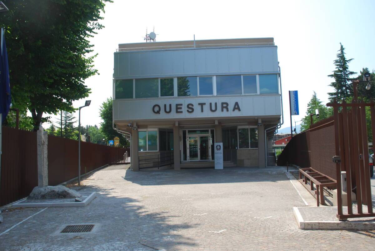 AVEZZANO: MINACCE E MOLESTIE A UNO STUDENTE MINORENNE, GIOVANE AMMONITO DAL QUESTORE