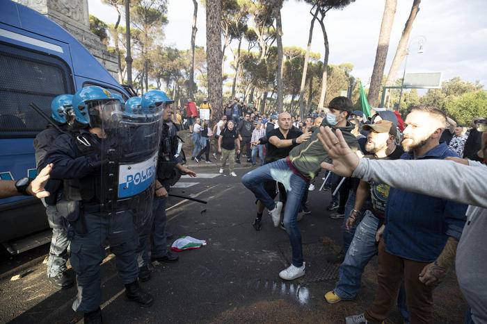 SCONTRI AL CORTEO NO PASS A ROMA, LA CONDANNA BIPARTISAN