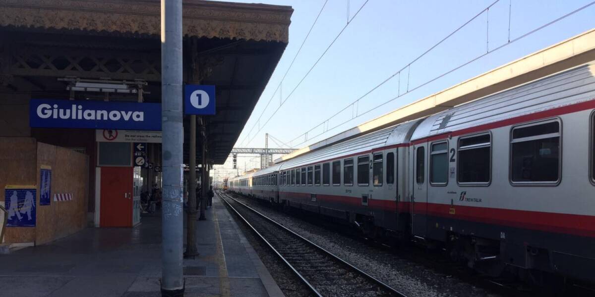 RISSA TRA STRANIERI ALLA STAZIONE DI GIULIANOVA: TRE FERITI E GENTE NEL PANICO