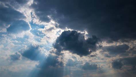 METEO ABRUZZO, NEL WEEKEND TEMPO VARIABILE E BASSO RISCHIO PIOGGE; FORSE PEGGIORA MARTEDI’