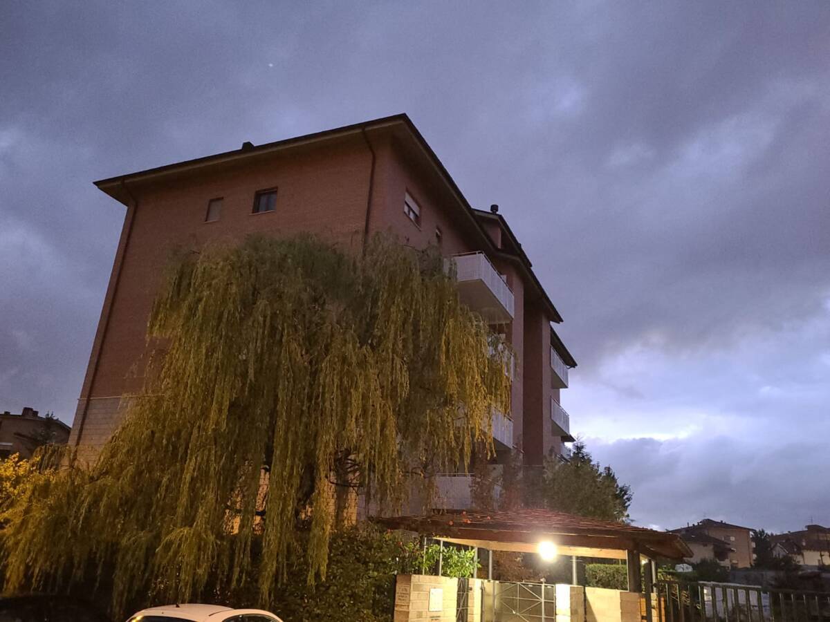 59ENNE MORTA SUICIDA A L’AQUILA, IERI I FUNERALI A GAGLIANO ATERNO TRA LACRIME E DOLORE