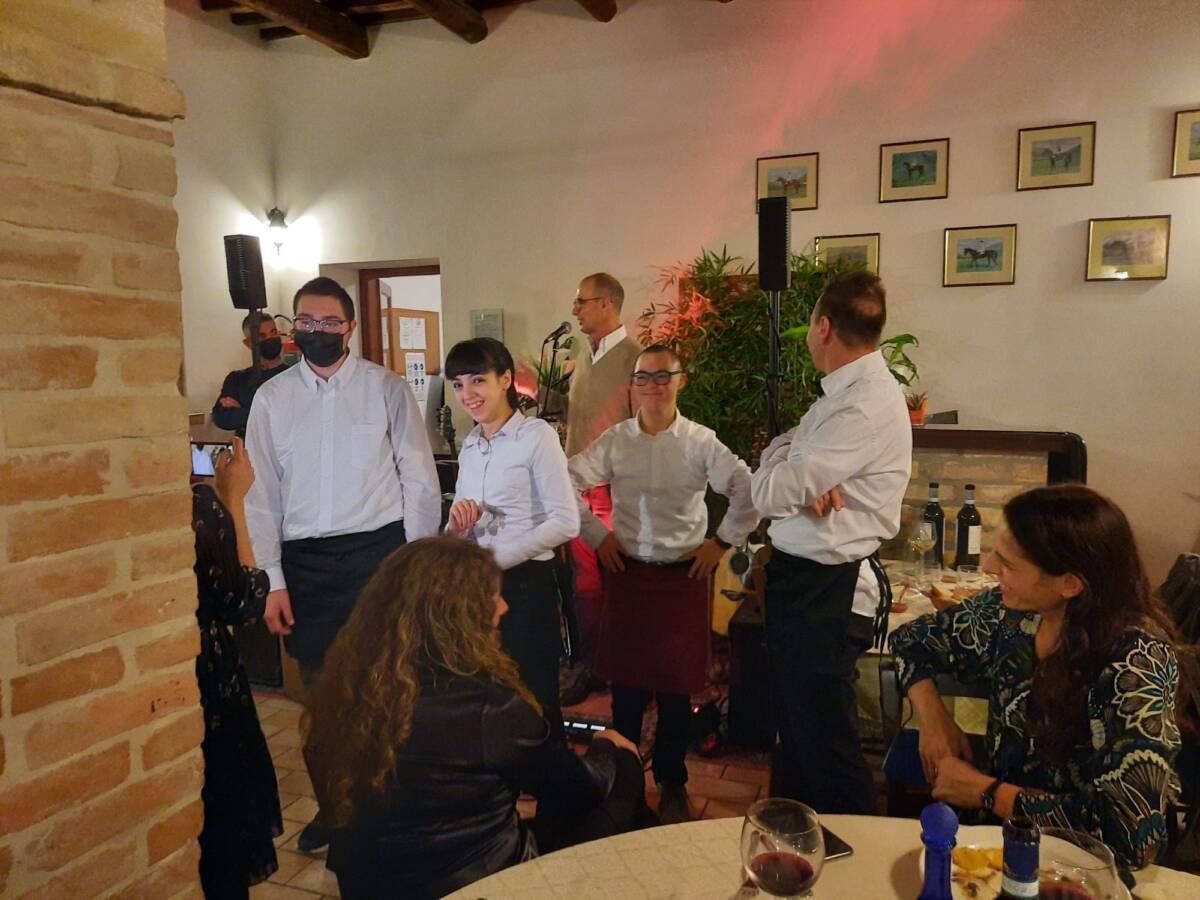 CASTELNUOVO VOMANO, LA CENA SOLIDALE DI OPERA SANTE DE SANCTIS E FATTORIA SOCIALE VILLA IRELLI
