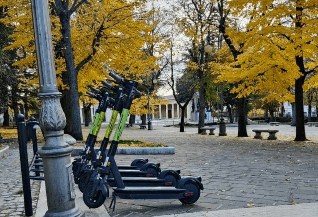 L’AQUILA, MONOPATTINI ELETTRICI E SICUREZZA STRADALE: IL 4 NOVEMBRE STAND DELLA POLIZIA MUNICIPALE
