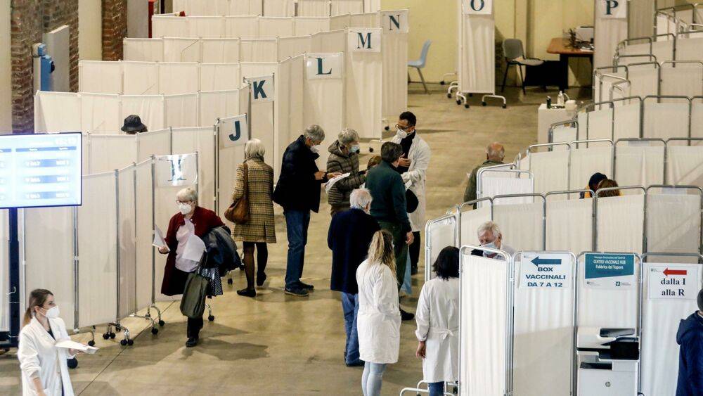 COVID, IN VENETO STOP A INTERVENTI PER DESTINARE PERSONALE A VACCINAZIONI