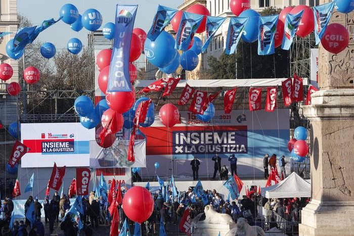 “MANOVRA FINANZIARIA NON RIDUCE DISUGUAGLIANZE”, OGGI SCIOPERO GENERALE DI CGIL E UIL