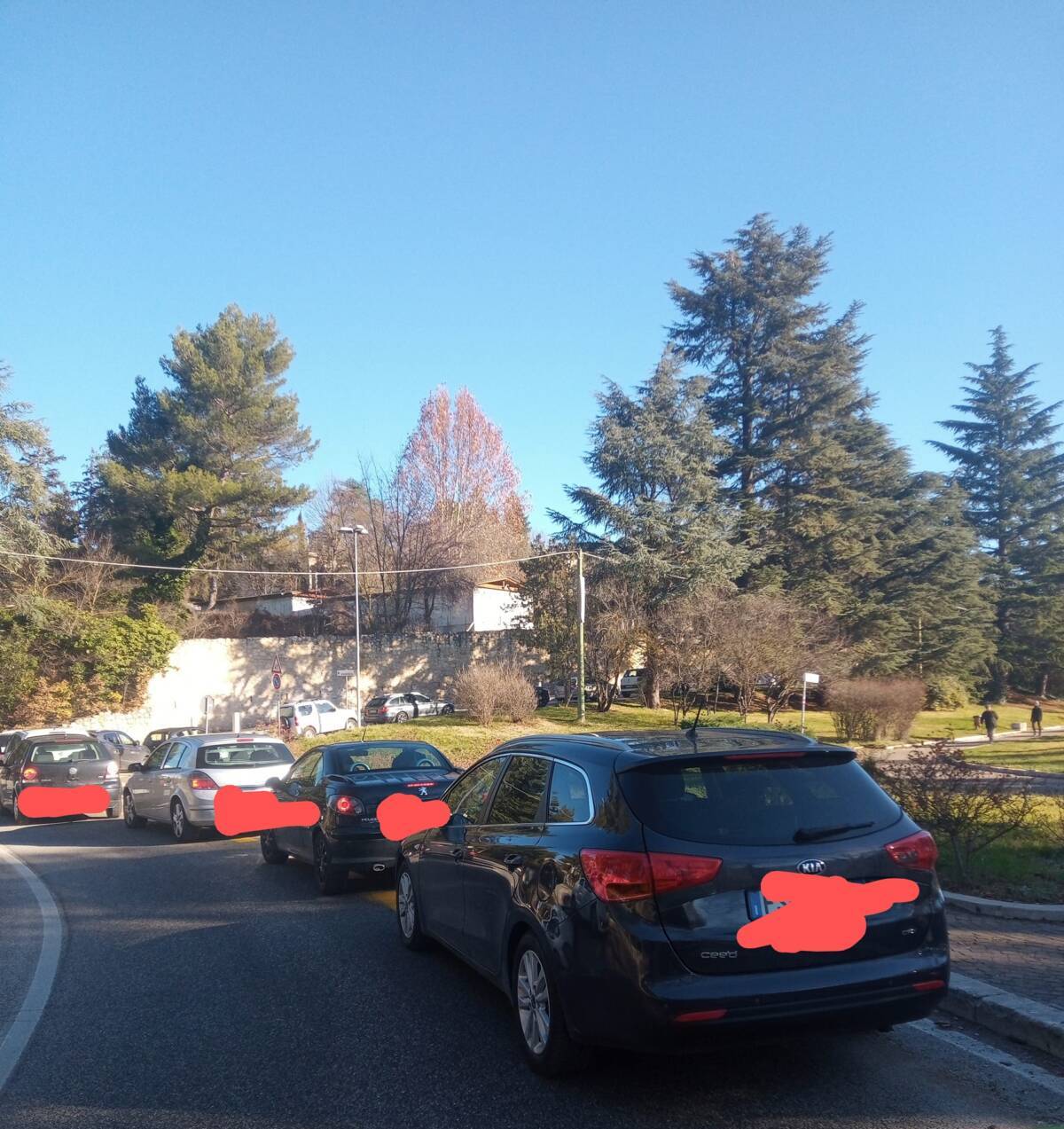 L’AQUILA, CAOS TAMPONI A COLLEMAGGIO: LUNGHE FILE E STRADA BLOCCATA