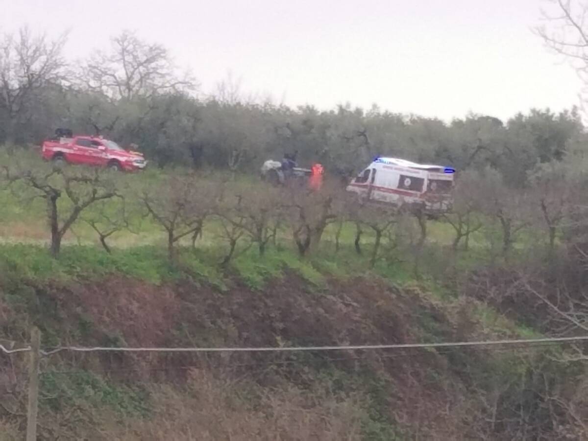 INCIDENTE AGRICOLO A LANCIANO, TRATTORE SI RIBALTA: FERITO IL CONDUCENTE