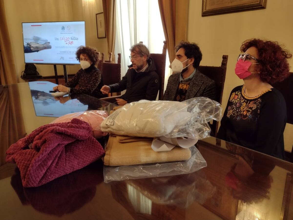 PESCARA, UN CALDO NATALE A TUTTI: “COPERTE E ACCAPPATOI PER I MENO FORTUNATI”