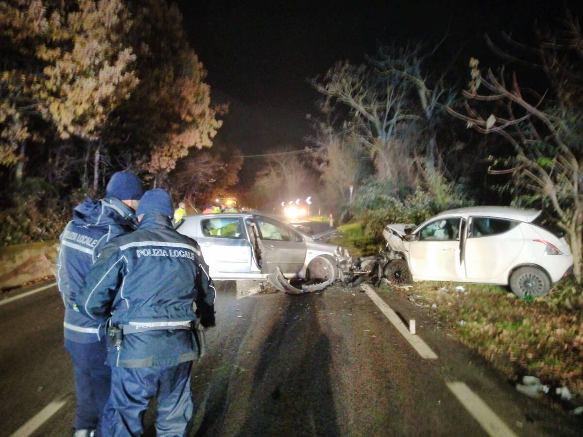 INCIDENTE SULLA STATALE 696 A CELANO, FRONTALE TRA DUE AUTO: FERITE 3 DONNE, TRASPORTATE IN OSPEDALE