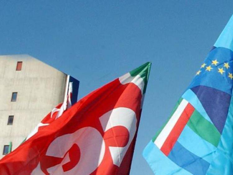 SCIOPERO GENERALE: DALL’ABRUZZO 30 PULLMAN E 1.400 PERSONE ALLA MANIFESTAZIONE DI ROMA