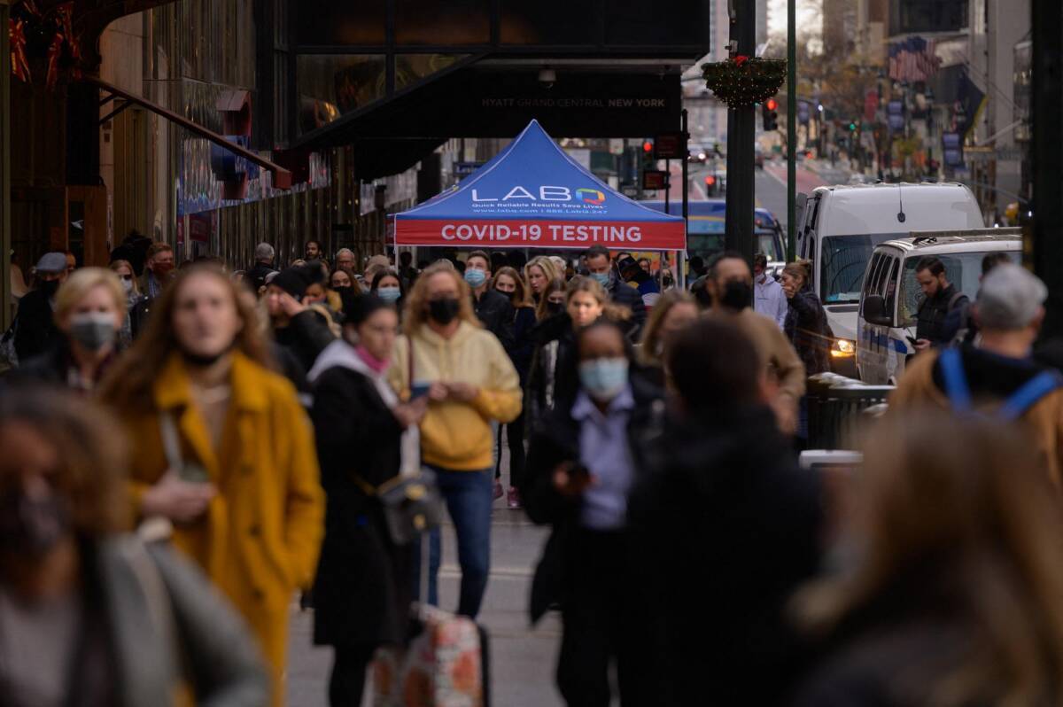 COVID, USA RIDUCONO ISOLAMENTO A 5 GIORNI PER POSITIVI