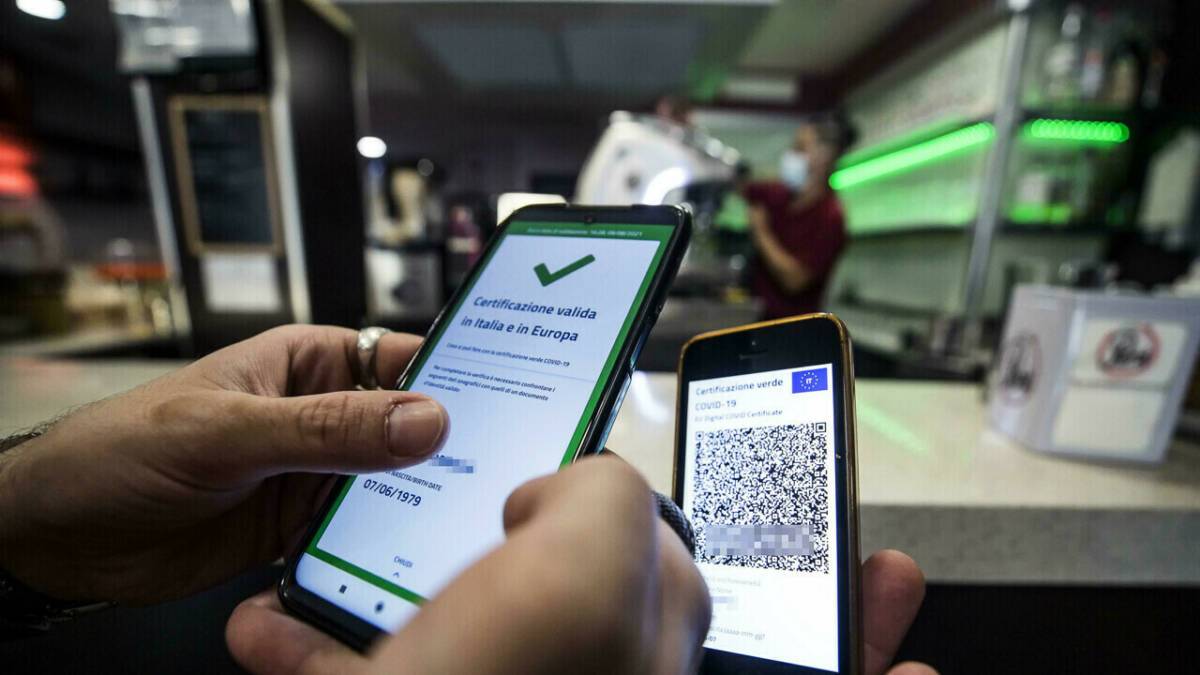 LANCIANO: ESIBISCE GREEN PASS DI UNA AMICA AL BAR, DENUNCIATA
