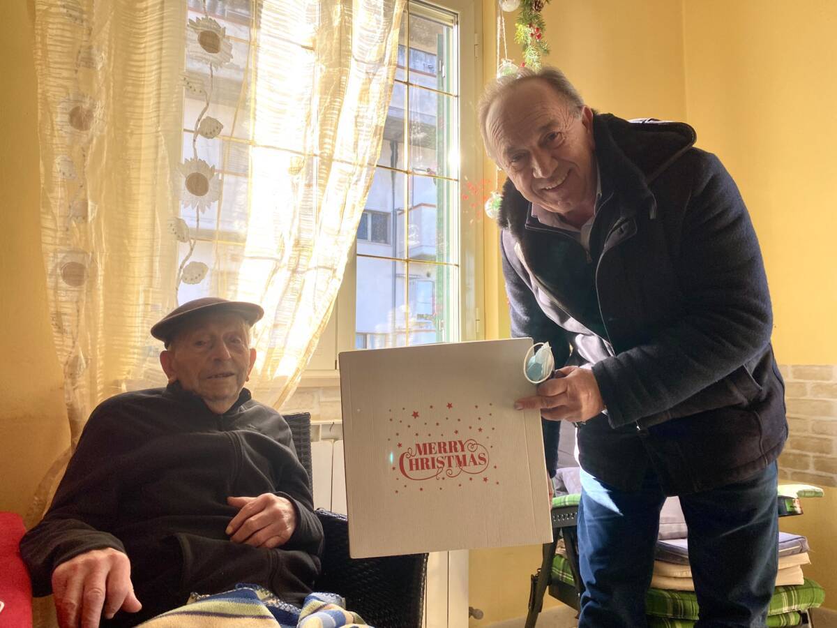 NATALE A MANOPPELLO: PACCHI REGALO AGLI OLTRE 500 ULTRAOTTANTENNI DELLA CITTA’