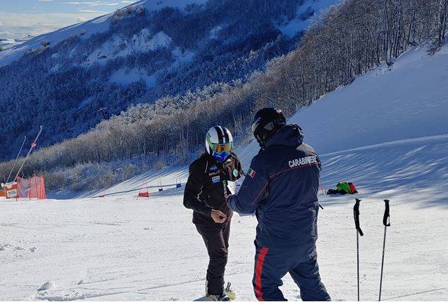 OVINDOLI: NELLA PISTA DA SCI CON GREEN PASS ALTRA PERSONA, MULTATO 20ENNE ROMANO