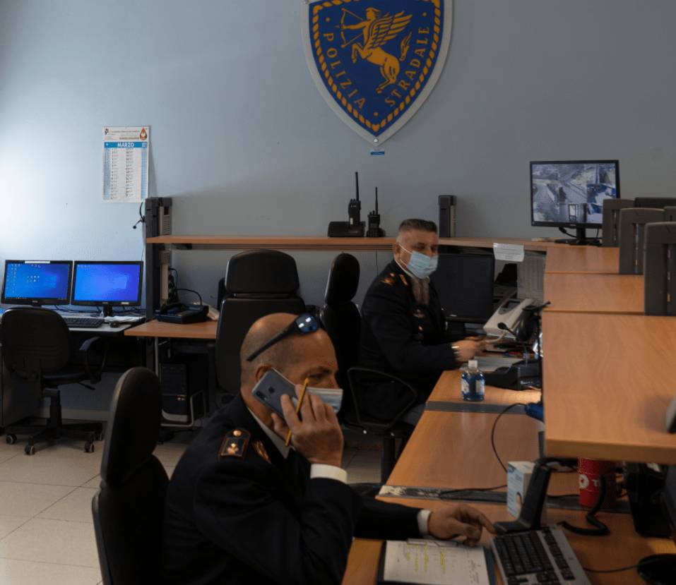 A24, UBRIACO ALLA GUIDA DEL TIR: CAMIONISTA DENUNCIATO