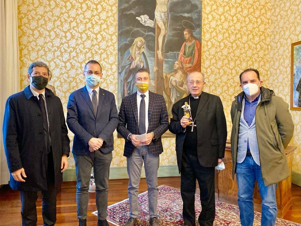 PRESEPE, PRESENTATO A CHIETI NUOVO PERSONAGGIO: L’ IMPRENDITORE CHE USA LA TECNOLOGIA