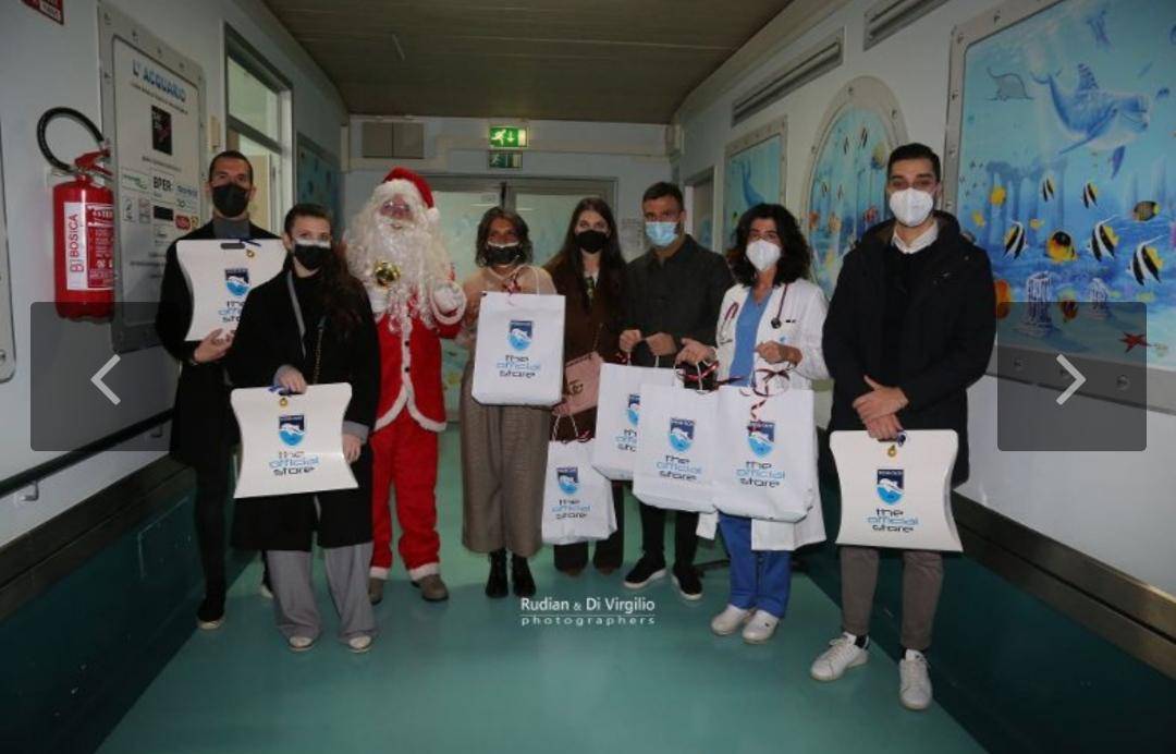 SOLIDARIETA’, IL PESCARA CALCIO PER LA TERAPIA INTENSIVA NEONATALE: REGALI AI BAMBINI RICOVERATI
