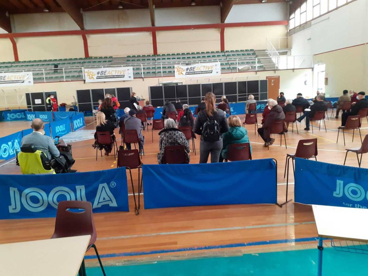 SILVI, IL 2 GENNAIO VACCINI ANTI COVID AL PALASPORT DI VIA PO