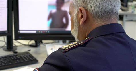 ADESCA BAMBINA DI 9 ANNI PER GIOCHI EROTICI ONLINE, ARRESTATO OPERAIO RESIDENTE A L’AQUILA