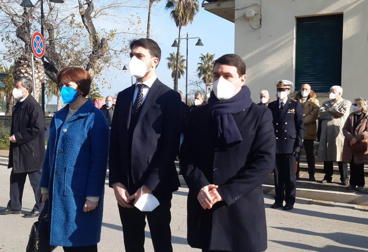 VASTO, DEPOSTA CORONA D’ALLORO AL CIPPO DI ISTONIO MARINO PER CELEBRARE LA GIORNATA DELLA MEMORIA