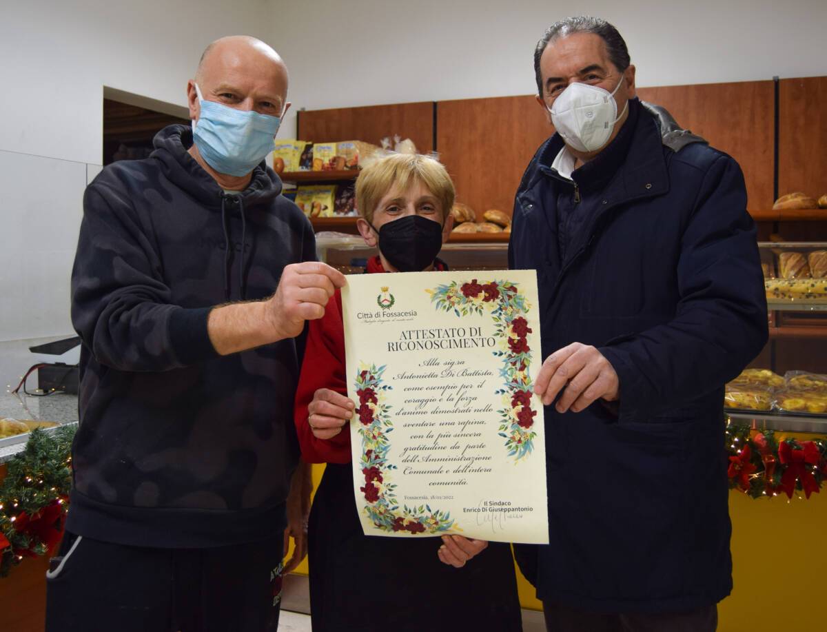 FOSSACESIA: SVENTA RAPINA, PREMIATA DAL SINDACO DI GIUSEPPANTONIO