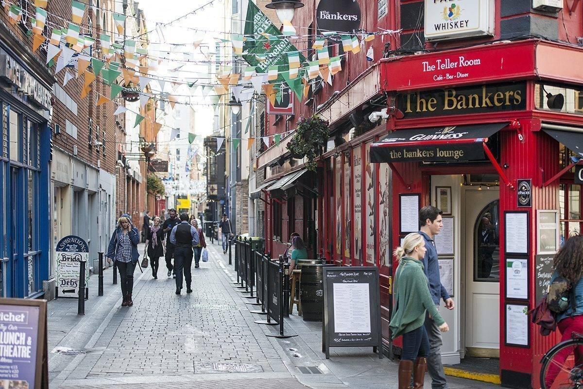COVID: VIA LE RESTRIZIONI IN IRLANDA, STOP A GREEN PASS E STADI APERTI AL 100 PER CENTO