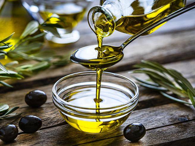 CARO ENERGIA, COLDIRETTI: BOTTIGLIA D’OLIO COSTERA’ 10 EURO