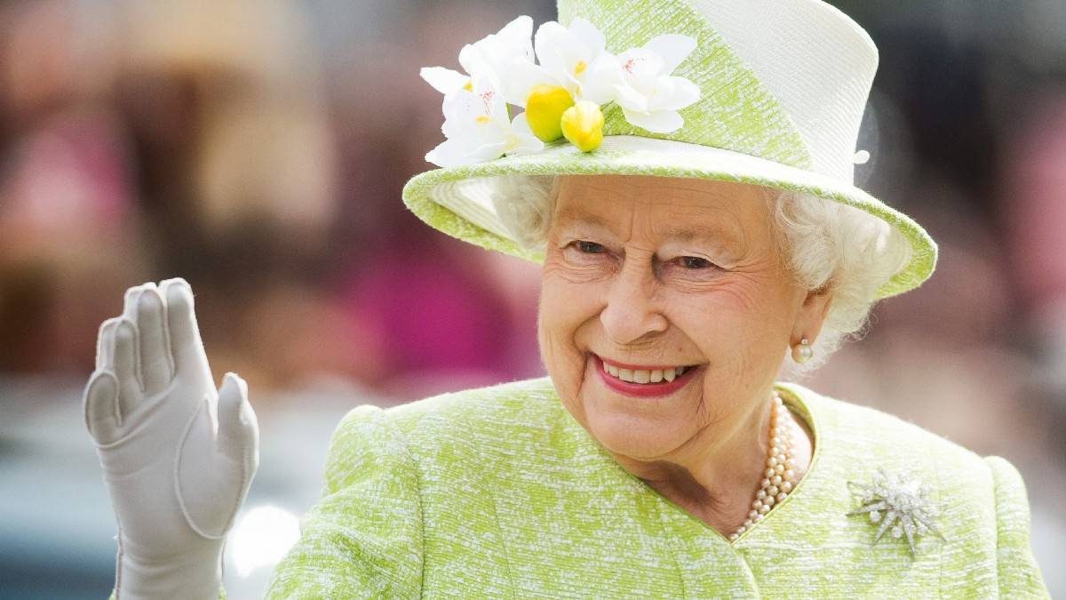GB, ALLARME PER LA SALUTE DELLA REGINA: CARLO A BALMORAL, BBC CAMBIA PROGRAMMI