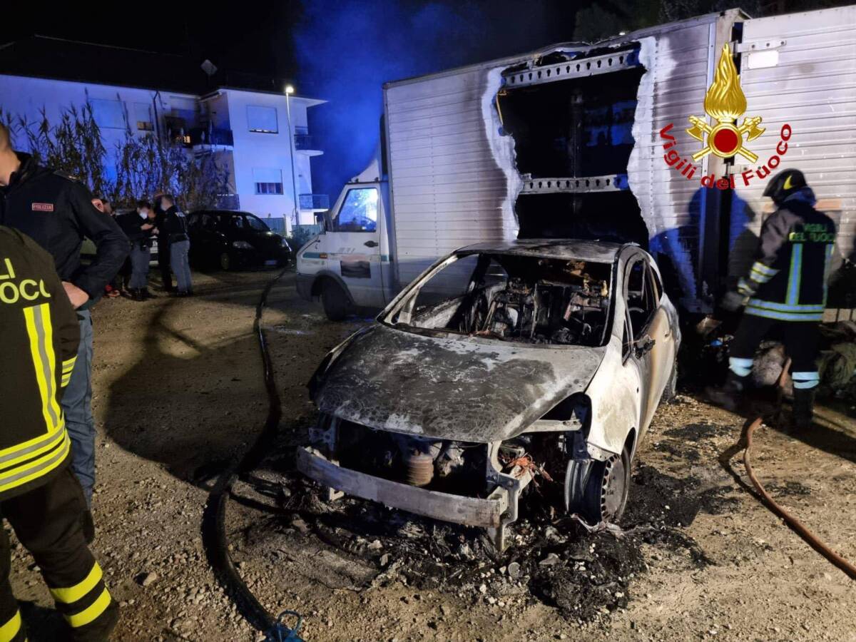PESCARA: DUE AUTO BRUCIATE NELLA NOTTE IN ZONA SAN SILVESTRO