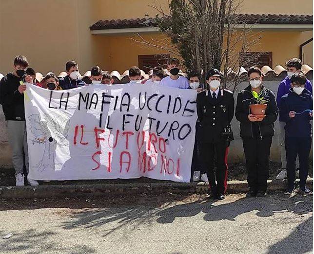 GIORNATA VITTIME INNOCENTI DELLA MAFIA: CARABINIERI BIODIVERSITA’ INCONTRANO STUDENTI