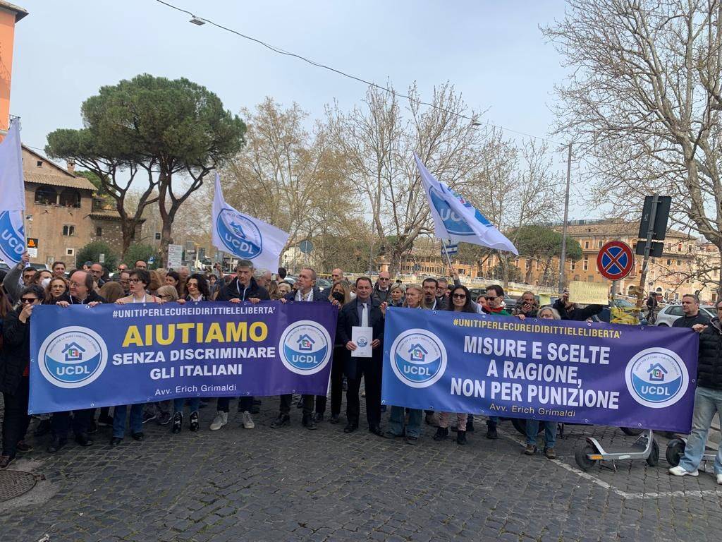 UCRAINA, UCDL AL MINISTERO: “CHIESTI CHIARIMENTI SU IMPIEGO MEDICI, BATTAGLIA LEGALE PER SOSPESI”