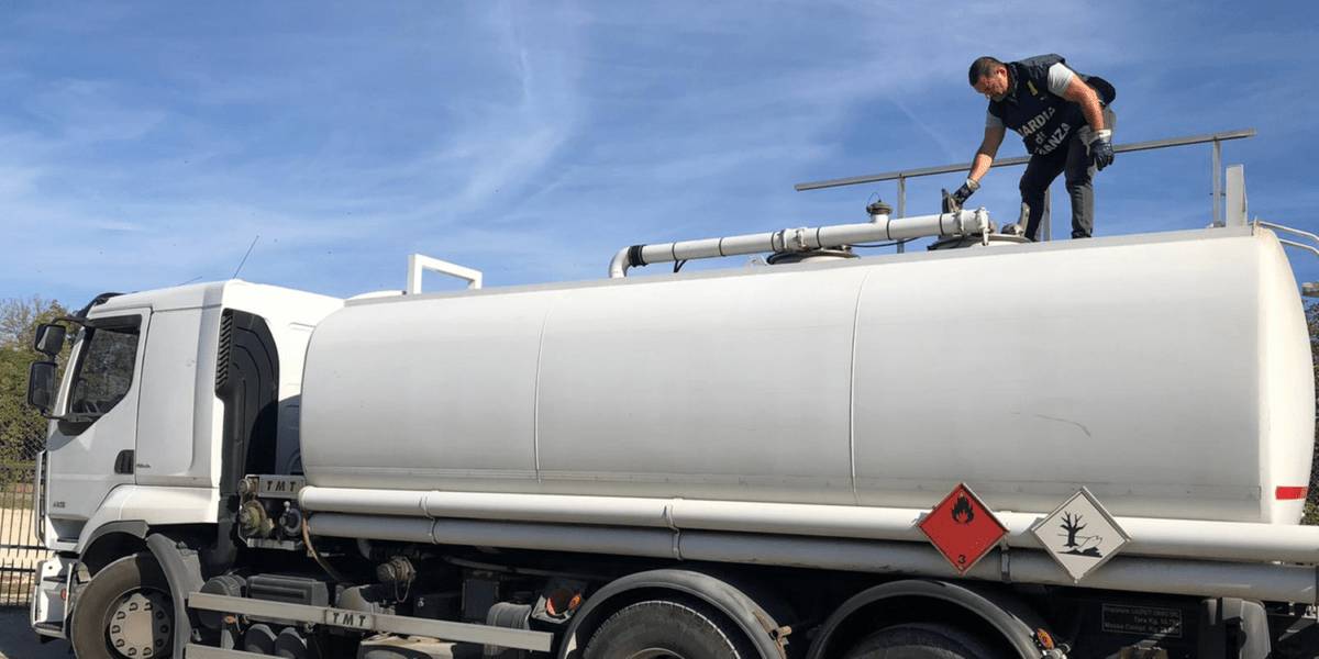 L’AQUILA: SEQUESTRATI DA FINANZA E UFFICIO DOGANE 9MILA LITRI DI GASOLIO NON CONFORMI