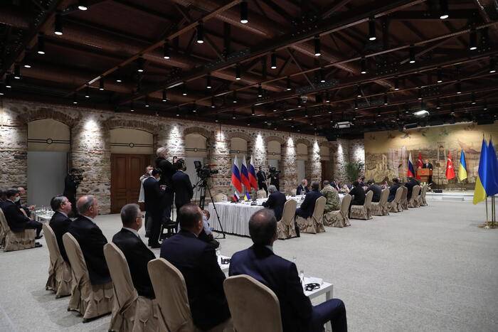 GUERRA IN UCRAINA: PRIMO ROUND NEGOZIATI IN TURCHIA, TIMIDI SPIRAGLI DI PACE