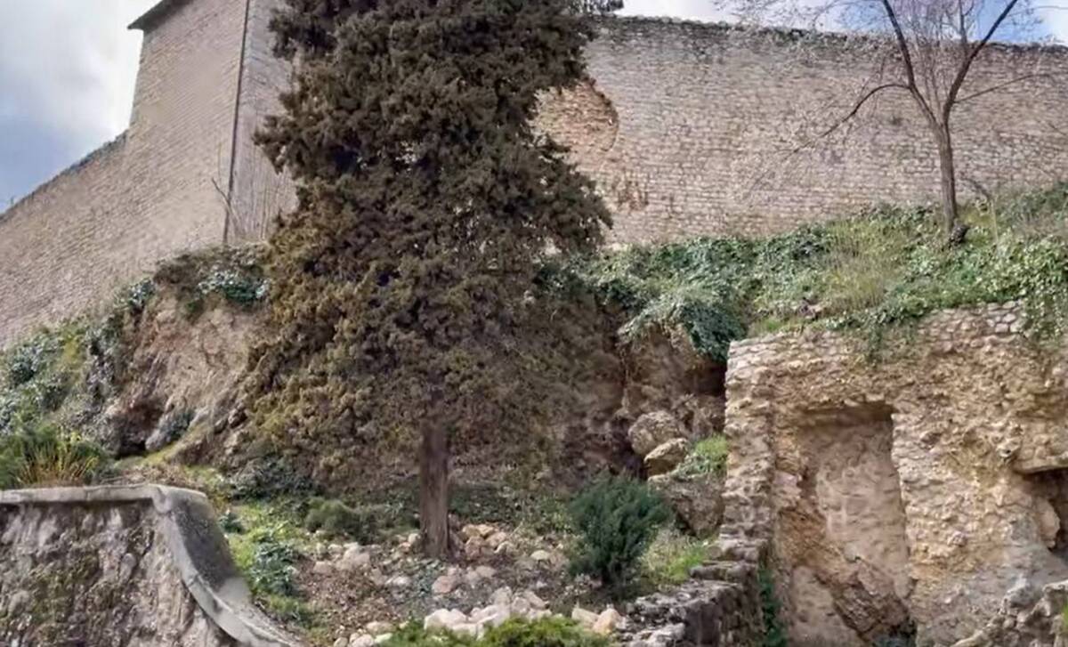 L’AQUILA, E’ SCONTRO SULLA FRANA. PEZZOPANE: “CROLLI PER INCURIA”; CENTRODESTRA: “SCIACALLAGGIO”