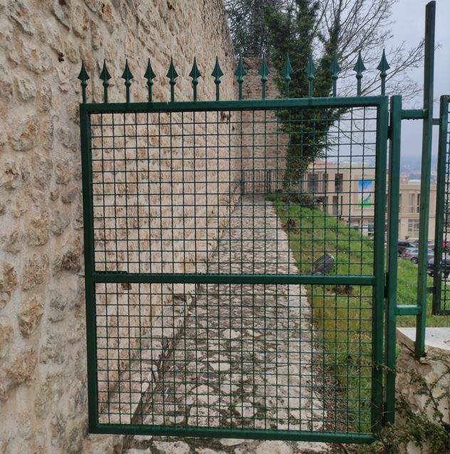 MURA URBICHE L’AQUILA, DE SANTIS: “RIPRISTINARE SUBITO CAMMINO ESTERNO A PORTA LEONI”