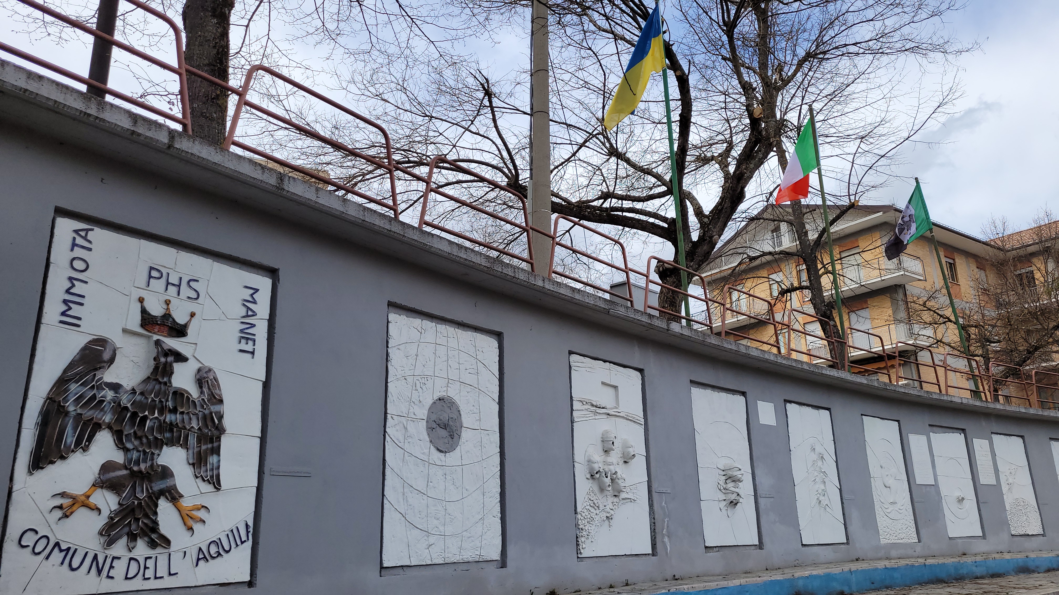 L’AQUILA: BANDIERA UCRAINA SVENTOLA AL PARCO UNICEF, DOMAI INCOTRO CON CICLISTI PROFUGHI