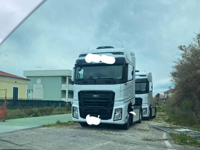 VIA VERDE DELLA COSTA DEI TRABOCCHI A FOSSACESIA, CAMION SULLA PISTA CICLOPEDONALE