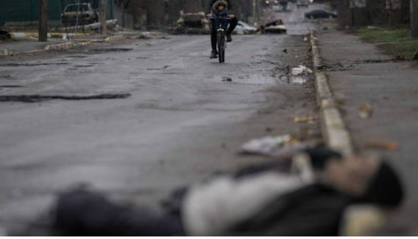 UCRAINA: ORRORE A BUCHA, CIVILI UCCISI IN STRADA DAI RUSSI CON LE MANI LEGATE