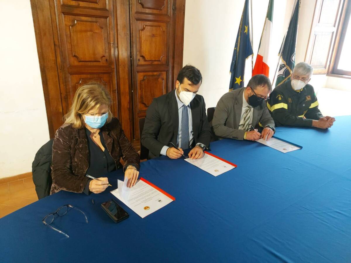 VIGILI DEL FUOCO: ALL’AQUILA IL PRIMO CENTRO DI FORMAZIONE TERRITORIALE D’ITALIA, FIRMATO PROTOCOLLO