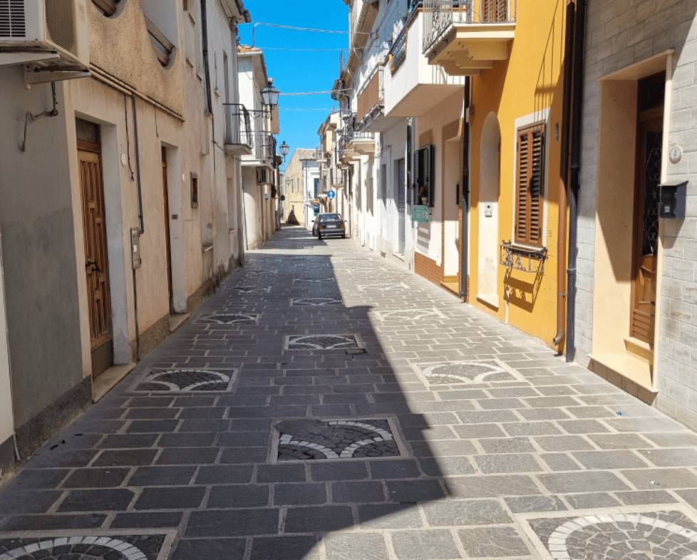 FOSSACESIA, PARTONO LAVORI PAVIMENTAZIONE DI VIA ROMANELLI