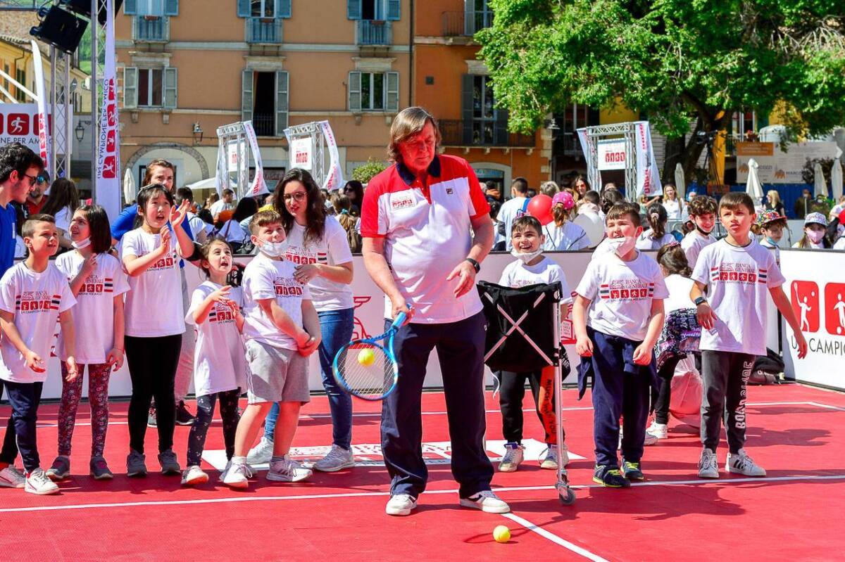 TERAMO: UN CAMPIONE PER AMICO, PANATTA, LUCCHETTA E ALTRI VIP INCONTRANO 450 BAMBINI E BAMBINE