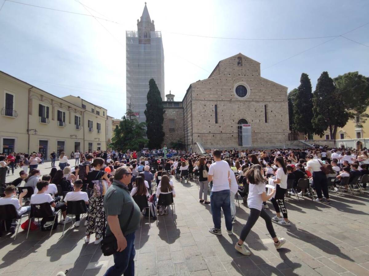 STRAGE DI CAPACI, A TERAMO LE SCUOLE IN PIAZZA CONTRO LA CULTURA MAFIOSA