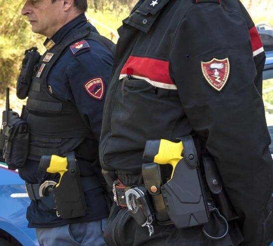 L’AQUILA: ARRIVATI I TASER PER  PATTUGLIE DI POLIZIA E ARMA DEI CARABINIERI